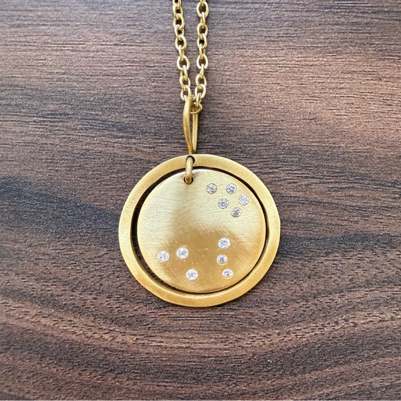 Jewelry - Gold Pendant Necklace